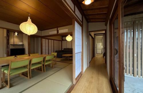 Hatsukaichi House | Private House bLOCAL Itsuki - Steps from Itsukushima Shrine