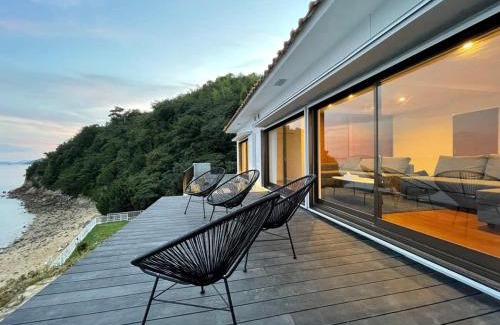 Kurahashi House | Experience Ocean Views at bLOCAL Sugawa House for 12