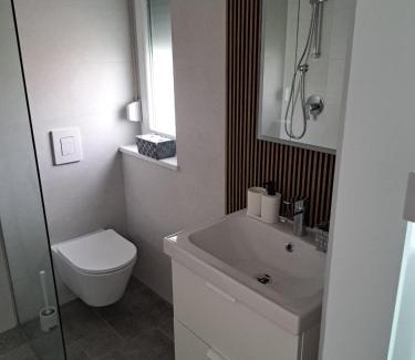 Nin Apartment | B & R Summer Breeze Apartments: Guest Rated 10/10 Stay