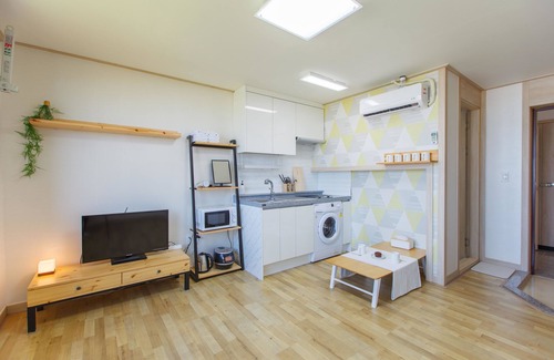 Seongsan House | Budget-Friendly B&S Pension with Family and Kitchen Amenities