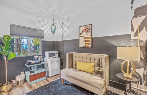 Bandon Hotel | Eco-Friendly Retreat at b.side motel + rv with Breakfast