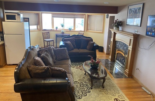 Lamar Heights Area Apartment | Bright One-Bedroom Apartment with Family-Friendly Amenities
