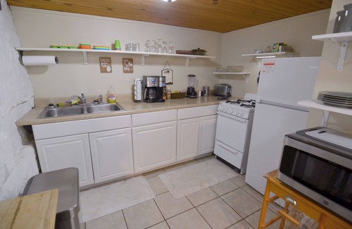 Bloomington Apartment | Pet-Friendly B-town Hideaway with Ocean View & Breakfast