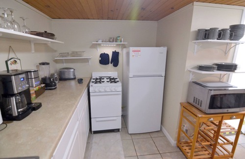 Bloomington Apartment | Pet-Friendly B-town Hideaway with Ocean View & Breakfast