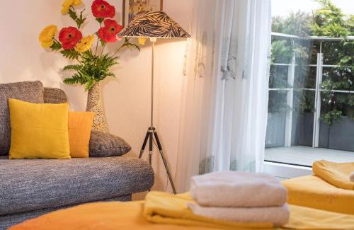 Meckenbeuren Apartment | Stylish Einzimmerwohnung B und E - Pet & Child Friendly Stay