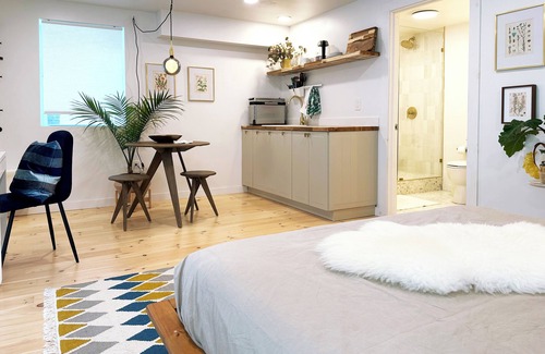 Catskill Apartment | B/w Hudson and Hunter, a Catskill studio perfect for 2.