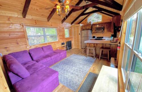 Twin Mountain House | Cozy Tiny Home with AC & Mountain Views Near Skiing