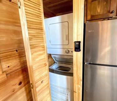 Twin Mountain House | Cozy Tiny Home with AC & Mountain Views Near Skiing