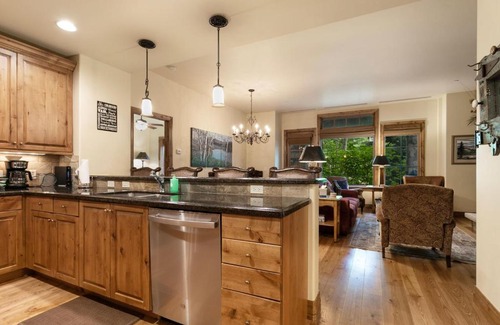 Avon Apartment | Experience B107 Beaver Creek Landing: 4-Star Comfort & Amenities