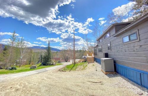 Twin Mountain Villa | Cozy Tiny Home with AC and Mountain Views Near Outdoor Fun