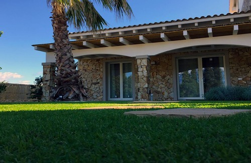 Porto Pino Villa | Relaxing Villa with Pool and Spa in Prime Location