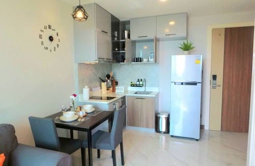 Ao Nang Apartment | Serene Sea View 1 Bedroom Steps from Ao Nang Beach
