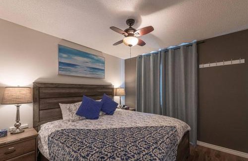 Harvie Heights Apartment | Cozy B211 MTN View Townhouse with Hot Tub near Banff