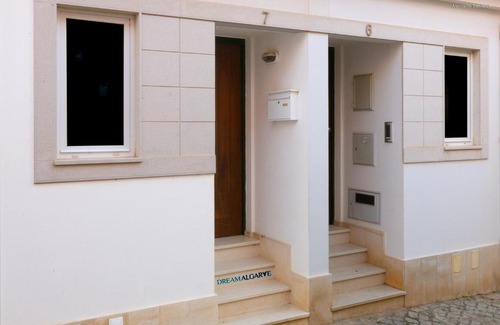 Lagos House | Stylish B28 House with Ocean View - 4-Star Guest Rated 10/10