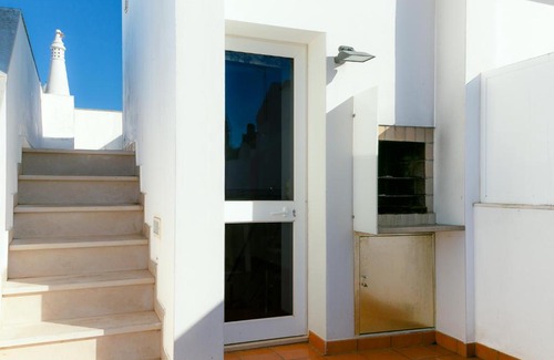 Lagos House | Stylish B28 House with Ocean View - 4-Star Guest Rated 10/10