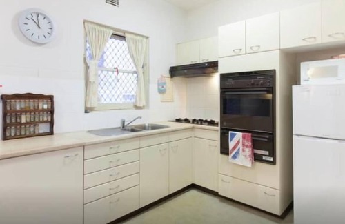 Crawley Apartment | B3 Crawley/Nedlands Apartment: 2min Walk to UWA