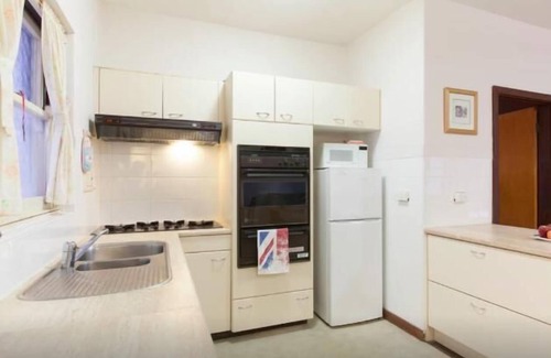 Crawley Apartment | B3 Crawley/Nedlands Apartment: 2min Walk to UWA