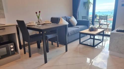 Ao Nang House | Sea View 1BR at Ao Nang Beach with Gym & Pool Amenities