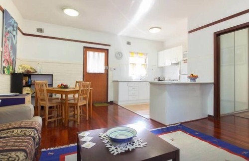 Crawley Apartment | Prime Location by Swan River, Rated 9.6/10 with Pool