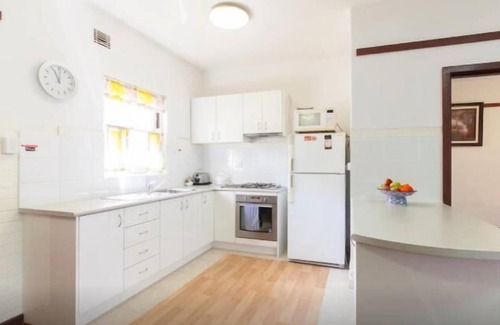 Crawley Apartment | Prime Location by Swan River, Rated 9.6/10 with Pool