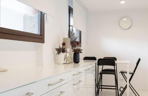 Desenzano del Garda Apartment | Cozy B44 Balcony: Family-Friendly Stay with Pool Access