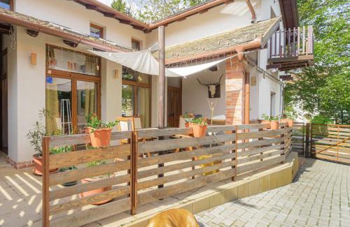 Torokbalint House | Pet-Friendly B48 Bigflat: Rated 9.5/10 for Families