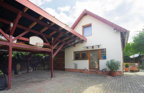 Torokbalint House | Discover B48 Duplex: Highly Rated & Family-Friendly Stay