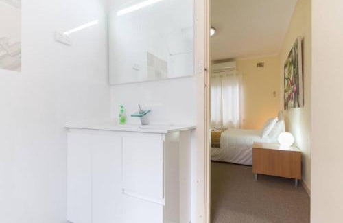 Crawley Apartment | Cozy B5 Crawley Apartment near UWA - Guest Rated 9.2/10