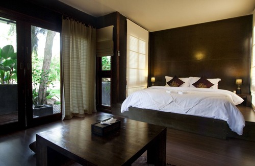Thong Sala Resort | Relax at B52 Beach Resort: Poolside Escapes Await