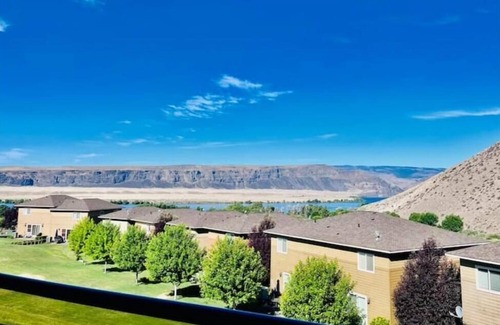 Quincy House | Relaxing B67-Unit Near Pool & Gorge Shuttle Access