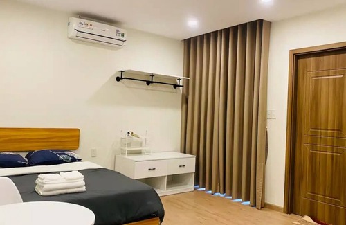 Tan Binh Apartment | Cozy Studio with Balcony, Smart TV & Netflix Access