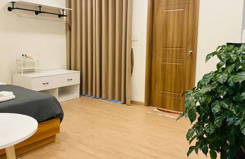 Tan Binh Apartment | Cozy Studio with Balcony, Smart TV & Netflix Access