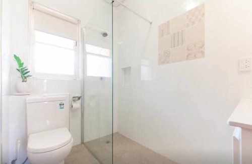 Crawley Apartment | Convenient Stay: Walk to UWA, Oceanfront with Pool