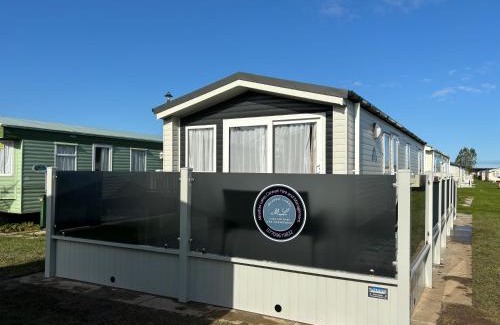 Addlethorpe Apartment | Top-Rated Family-Friendly Apartments in the UK with Pool
