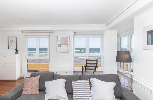 Zarautz Apartment | Beachfront Escape with Ocean View in Zarautz - 4 Star
