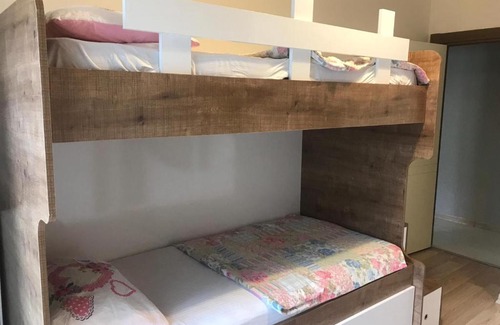 Basaksehir Apartment | Discover Başakşehir: Pet-Friendly Oasis with Pool & Hot Tub