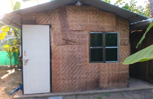 Palghar Hotel | Cozy Baadal Pani Beach Resort Steps from Kelwa Beach