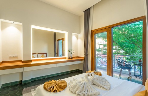 Downtown Siem Reap Hotel | Experience Baahu Villa: Guest Rated 9.6 with Pool & Dining