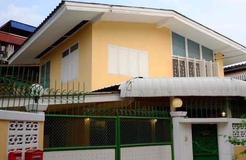 Bangkok Yai House | Guest Rated Baan Arun in Bangkok with Family-Friendly Amenities