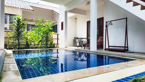 Chaloklum Apartment | Experience Baan Bhuwann: Rated 9.5 with Pool & Kitchen