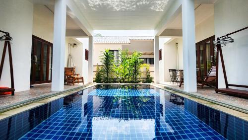 Chaloklum Apartment | Experience Baan Bhuwann: Rated 9.5 with Pool & Kitchen