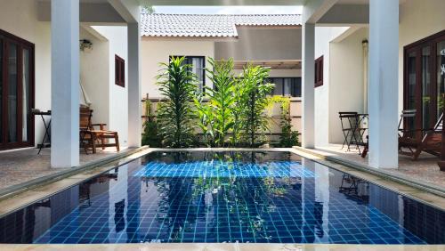 Chaloklum Apartment | Experience Baan Bhuwann: Rated 9.5 with Pool & Kitchen