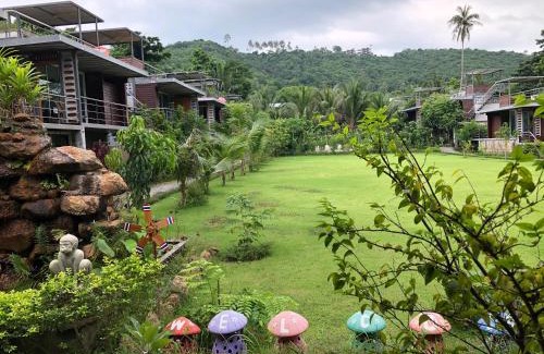 Plai Laem Resort | Eco-Friendly Baan Boom Boxes Resort with Ocean View & Pool