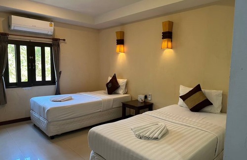 Thong Sala Hotel | Cozy Baan Busaba Hotel with Pool & Child-Friendly Amenities