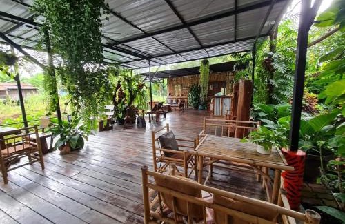 Ayutthaya House | Discover Baan Canalee: Family-Friendly with Dining Options