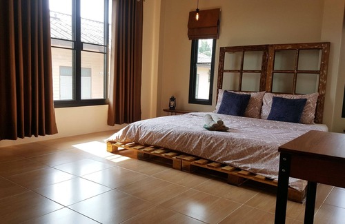 Ayutthaya Hotel | Family-Friendly Baan Canalee with Kitchen & Breakfast Options