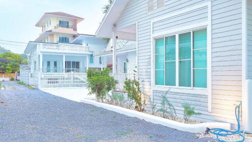 Khao Takiab House | Tranquil Baan Casita: Private Beachside Cottage Retreat