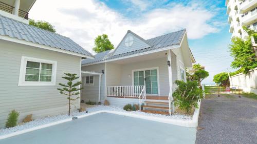 Khao Takiab House | Tranquil Baan Casita: Private Beachside Cottage Retreat