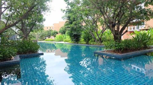 Cha-am Apartment | Modern 2-Bedroom Baan Chan Talay with Oceanfront Pool