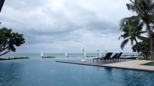 Cha-am Apartment | Modern 2-Bedroom Baan Chan Talay with Oceanfront Pool